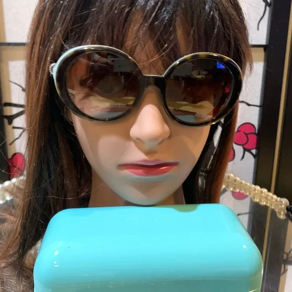 EUC ❤️Tiffany & Co Savanna O.S Retail $375.00 Gradient  display picture 1